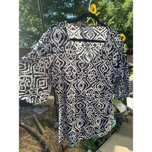Chico's Black and White Top Short Bell Sleeve Sz 2